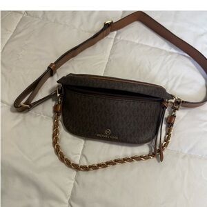 Michael kors sling purse